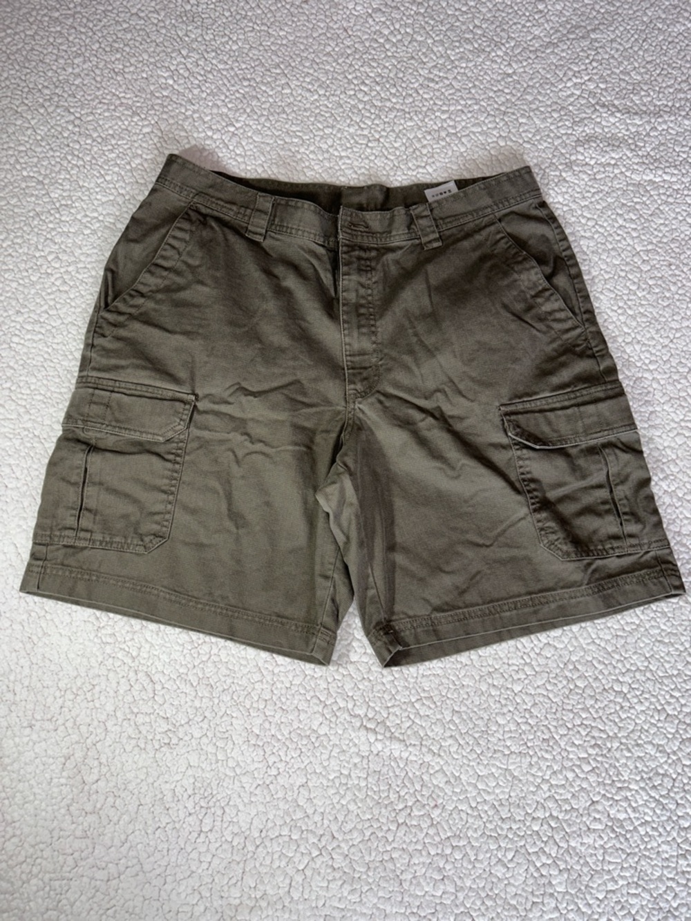 Columbia Men's Olive Cargo Shorts with Utility Pockets